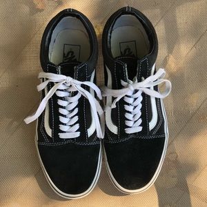 Vans Old Skool shoes in black/white